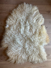 Indlæs billede til gallerivisning Lammeskind, Måtteskind 108x90 cm. Hvid nr. 11