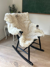Indlæs billede til gallerivisning Lammeskind, Klippet 108x98 cm. Hvid nr.10