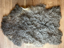Indlæs billede til gallerivisning Lammeskind, Måtteskind 113x78 cm. Grå nr.1